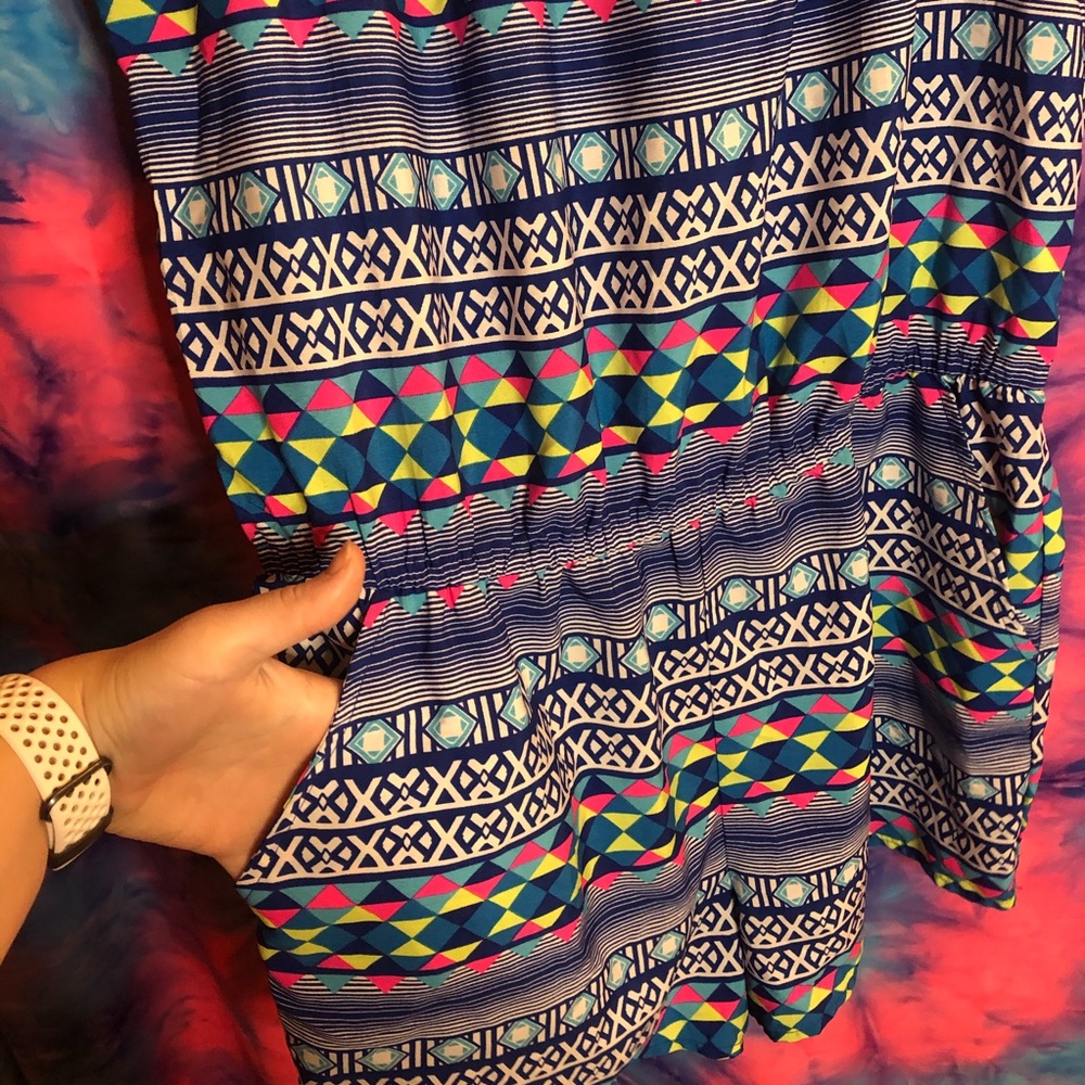 🦋Patterned romper w/ pockets - Picture 2 of 5